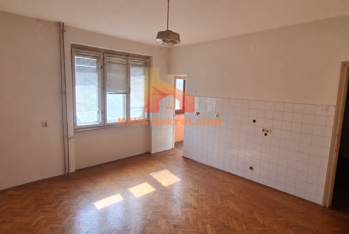 Stan sa saglasnošću za poslovnu namjenu – 81 m2 – Centar