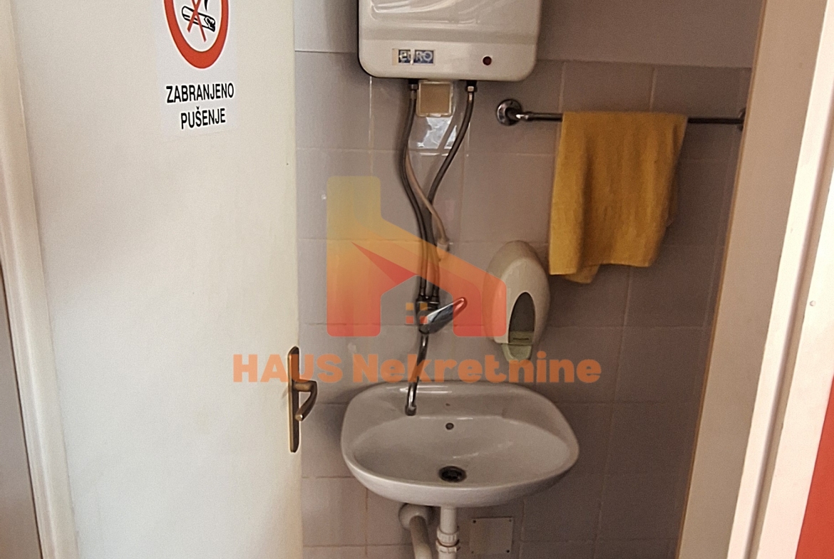 Poslovni prostor sa izlogom – 15 m2 – Jevrejska