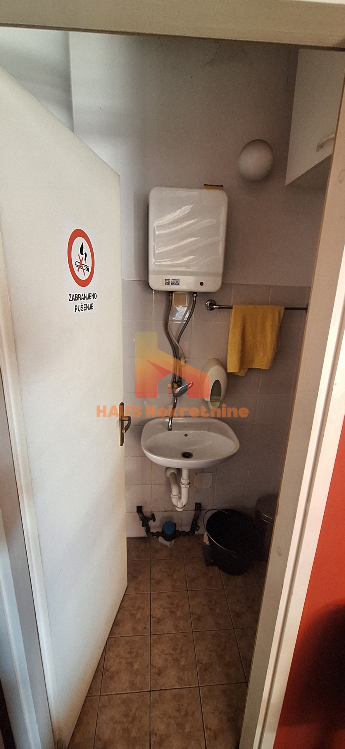 20260727_114153 Poslovni prostor sa izlogom – 15 m2 – Jevrejska