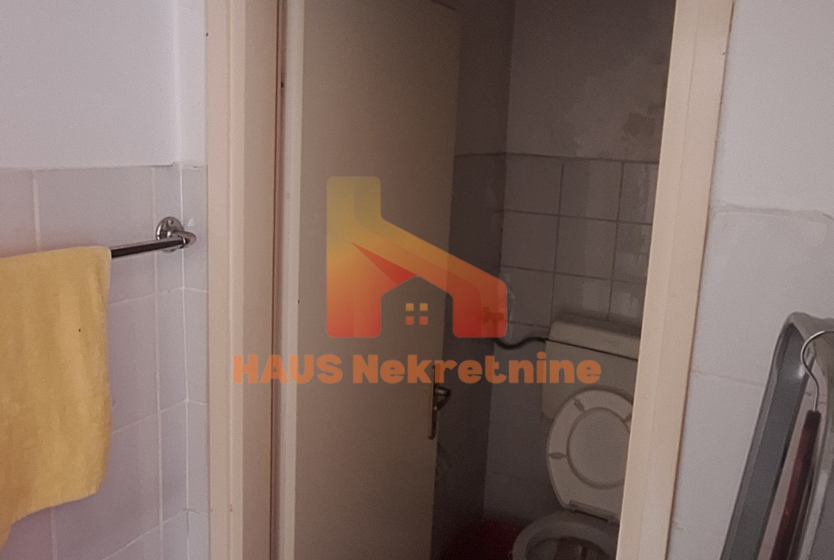 Poslovni prostor sa izlogom – 15 m2 – Jevrejska