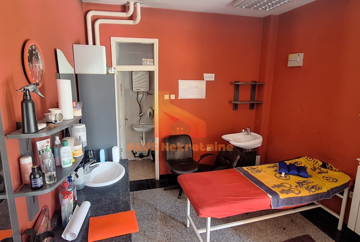 Poslovni prostor sa izlogom – 15 m2 – Jevrejska