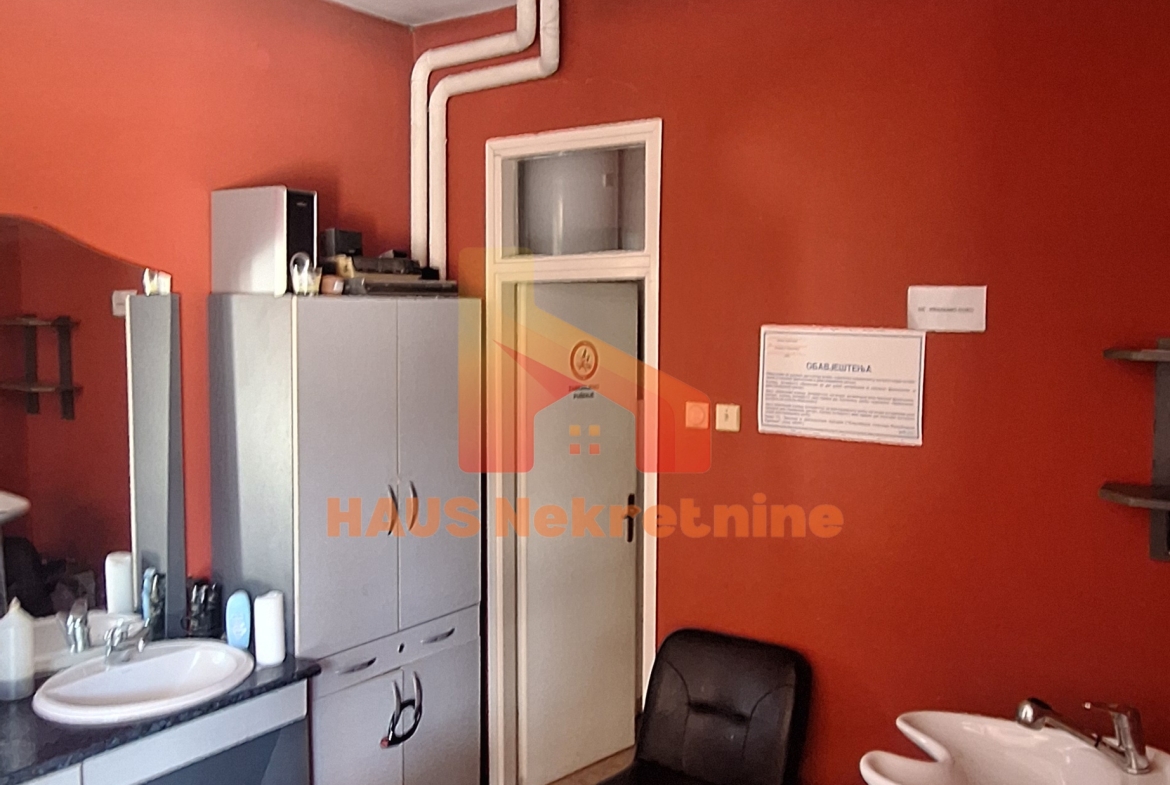 Poslovni prostor sa izlogom – 15 m2 – Jevrejska