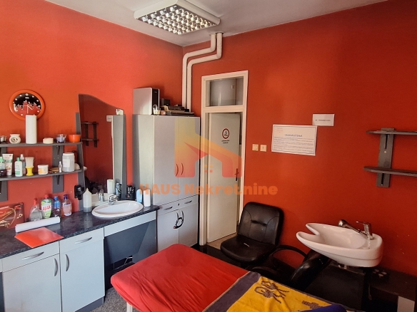 Poslovni prostor sa izlogom – 15 m2 – Jevrejska