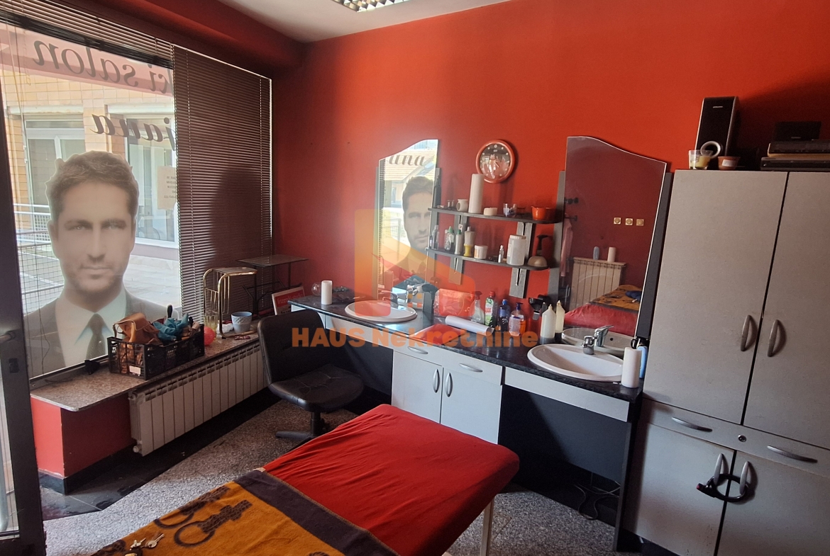 Poslovni prostor sa izlogom – 15 m2 – Jevrejska