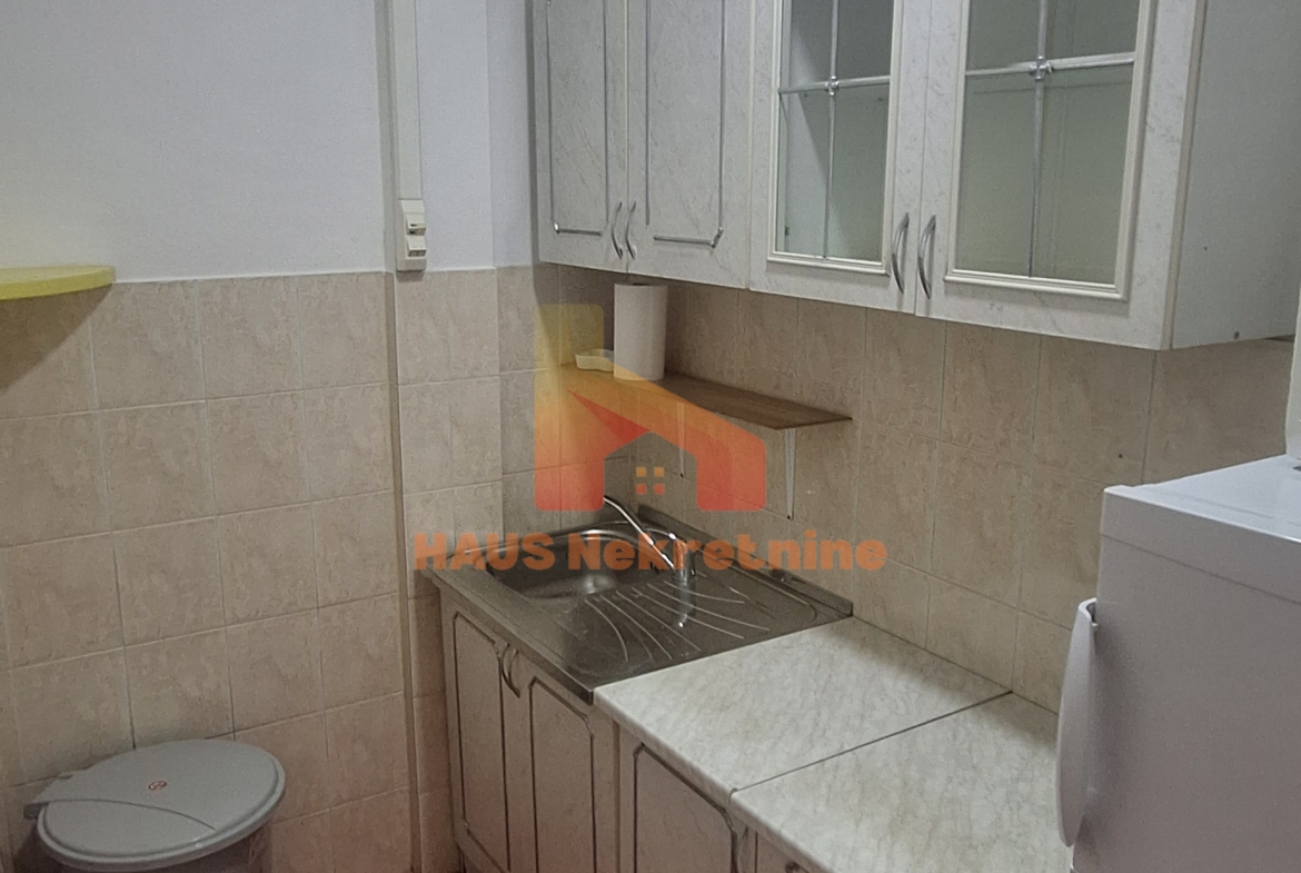 Poslovni prostor – 7 kancelarija – 210 m2 – Bana Milosavljevića