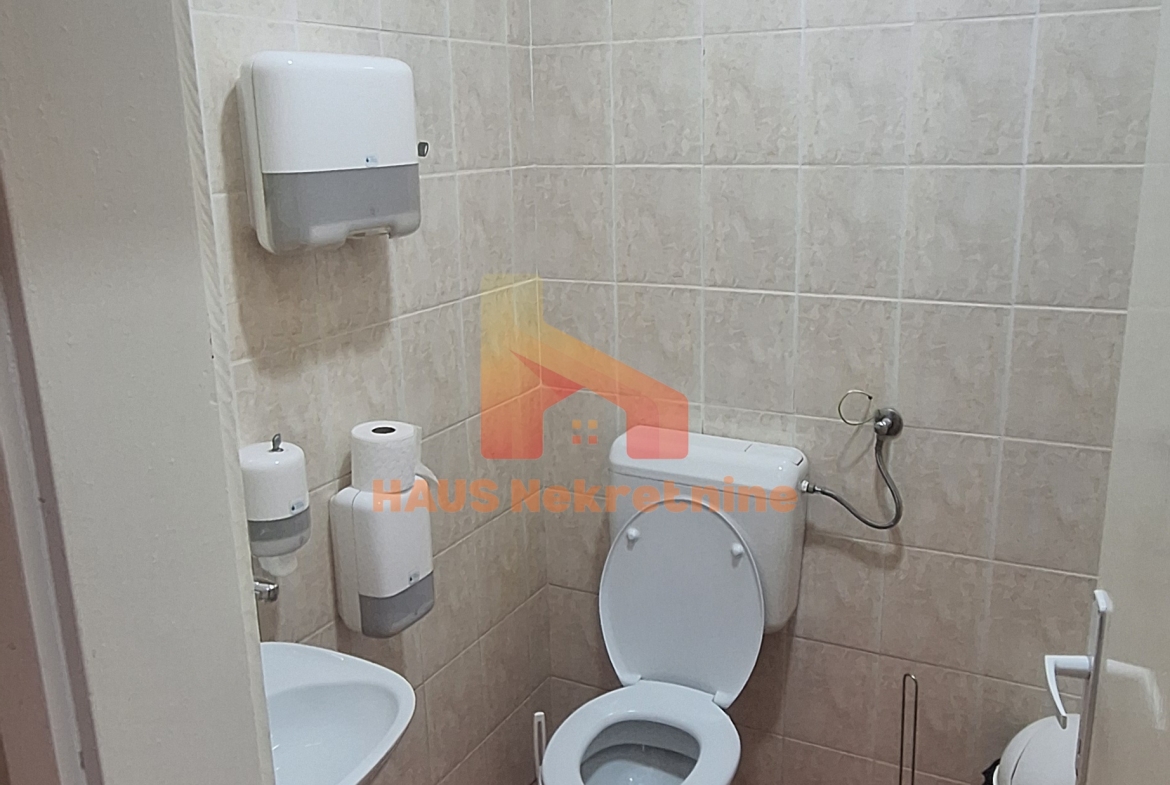 Poslovni prostor – 7 kancelarija – 210 m2 – Bana Milosavljevića