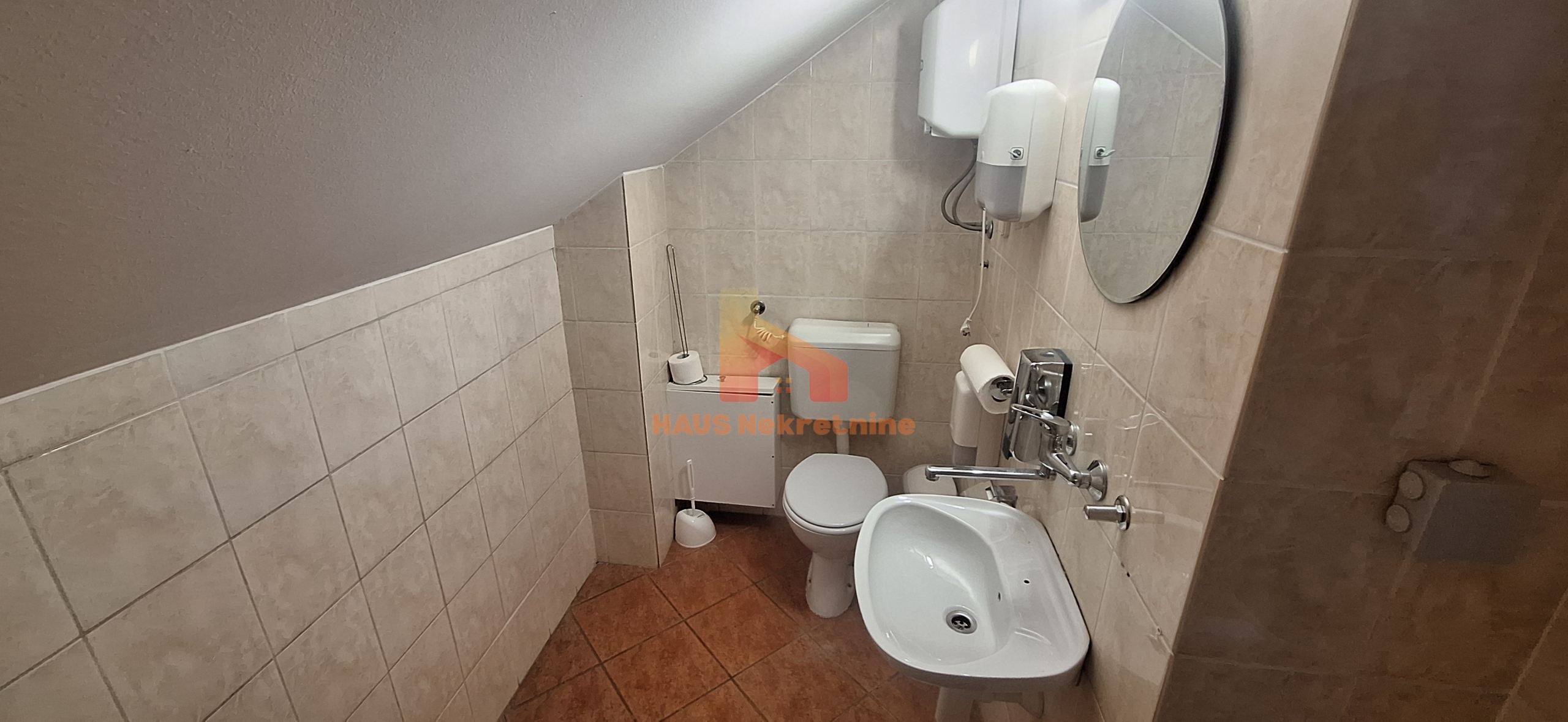Poslovni prostor – 7 kancelarija – 210 m2 – Bana Milosavljevića