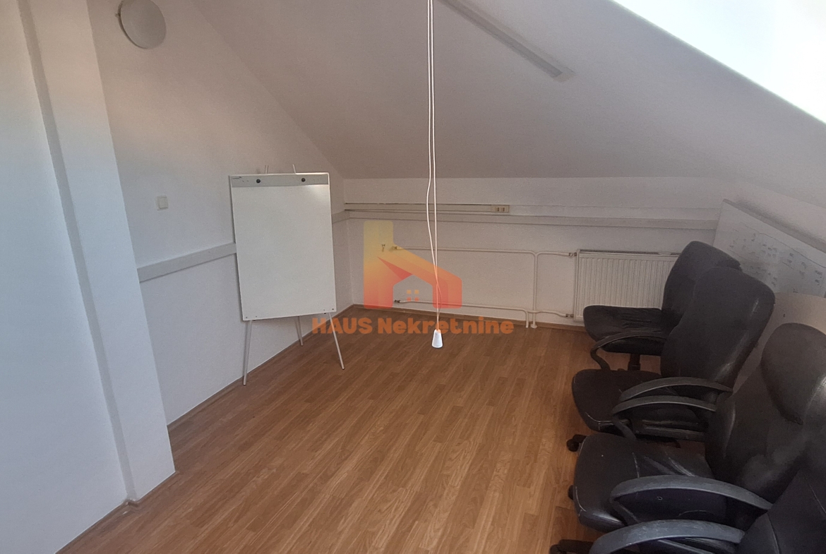 Poslovni prostor – 7 kancelarija – 210 m2 – Bana Milosavljevića