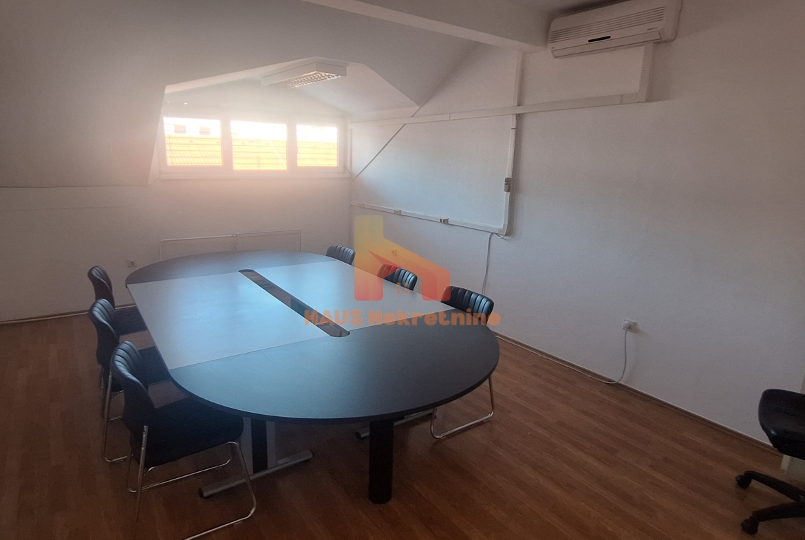 Poslovni prostor – 7 kancelarija – 210 m2 – Bana Milosavljevića