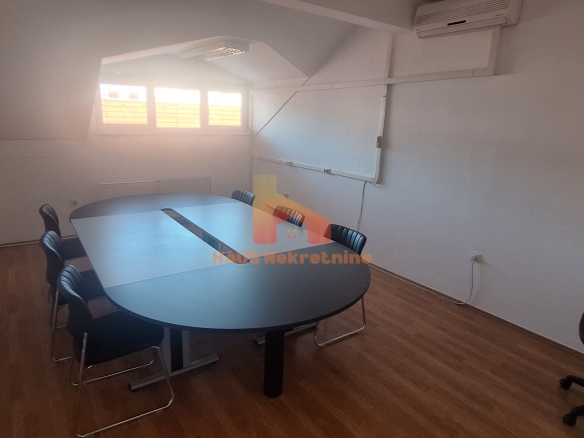 Poslovni prostor – 7 kancelarija – 210 m2 – Bana Milosavljevića