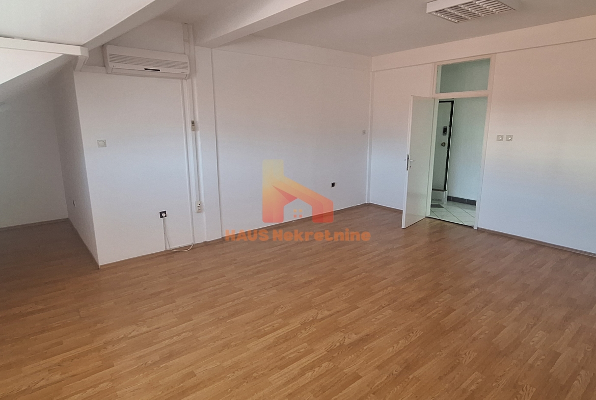 Poslovni prostor – 7 kancelarija – 210 m2 – Bana Milosavljevića
