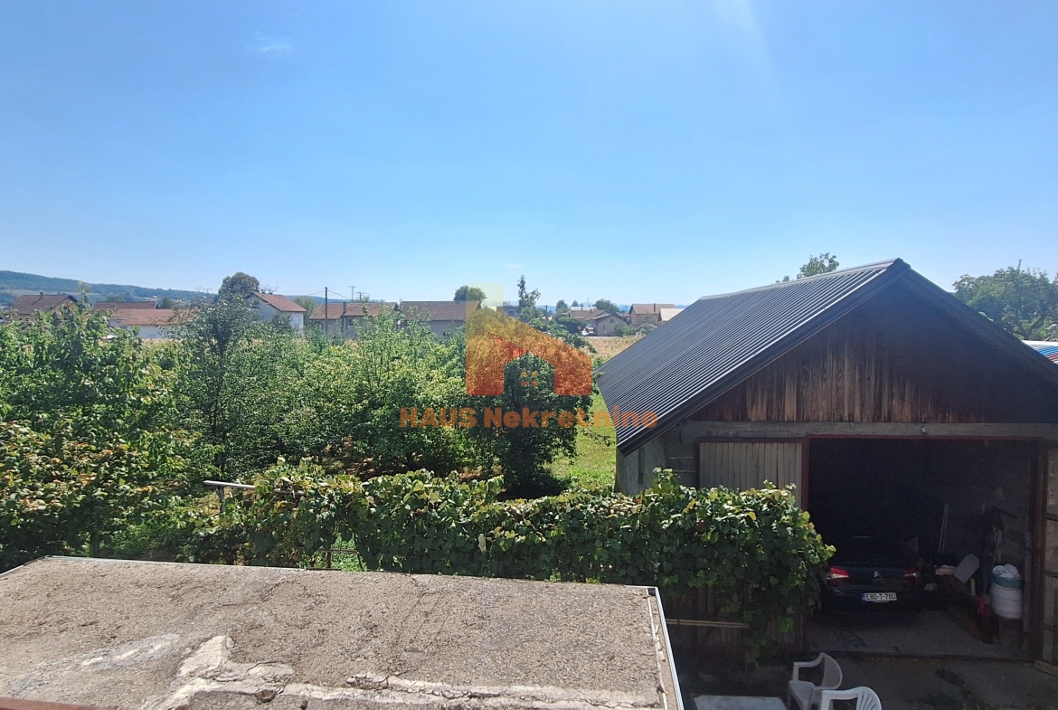 Kuća sa dvije stambene etaže – 160 m2 – Trn