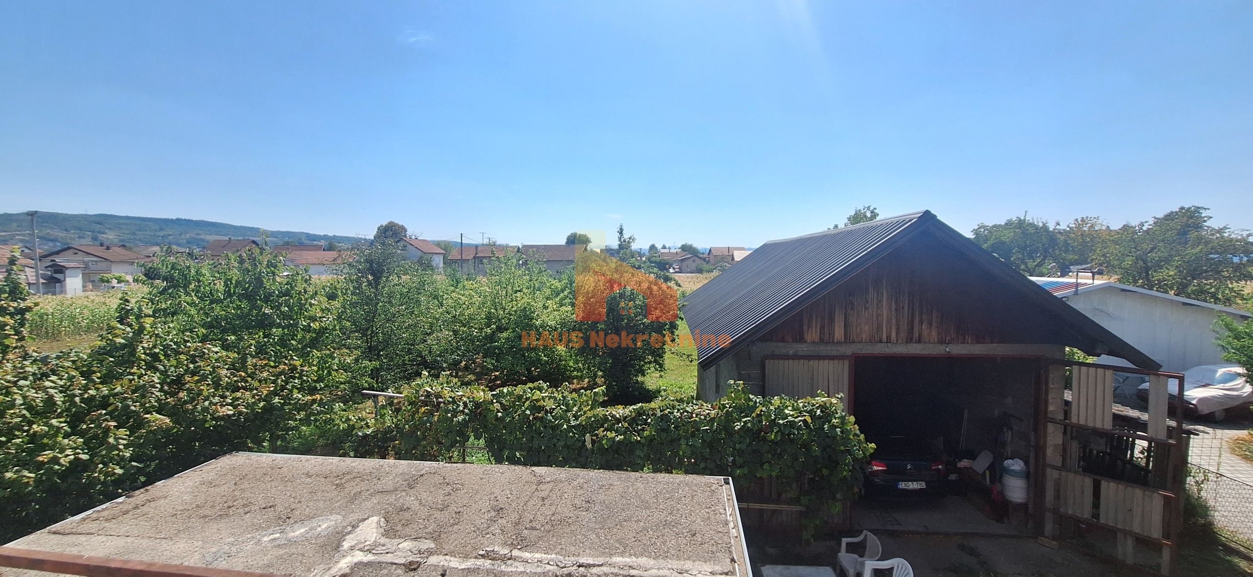 Kuća sa dvije stambene etaže – 160 m2 – Trn