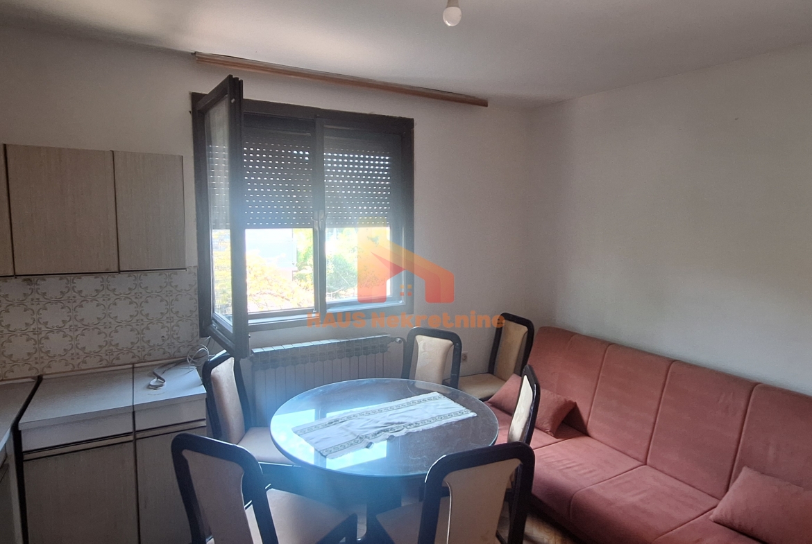 Kuća sa dvije stambene etaže – 160 m2 – Trn