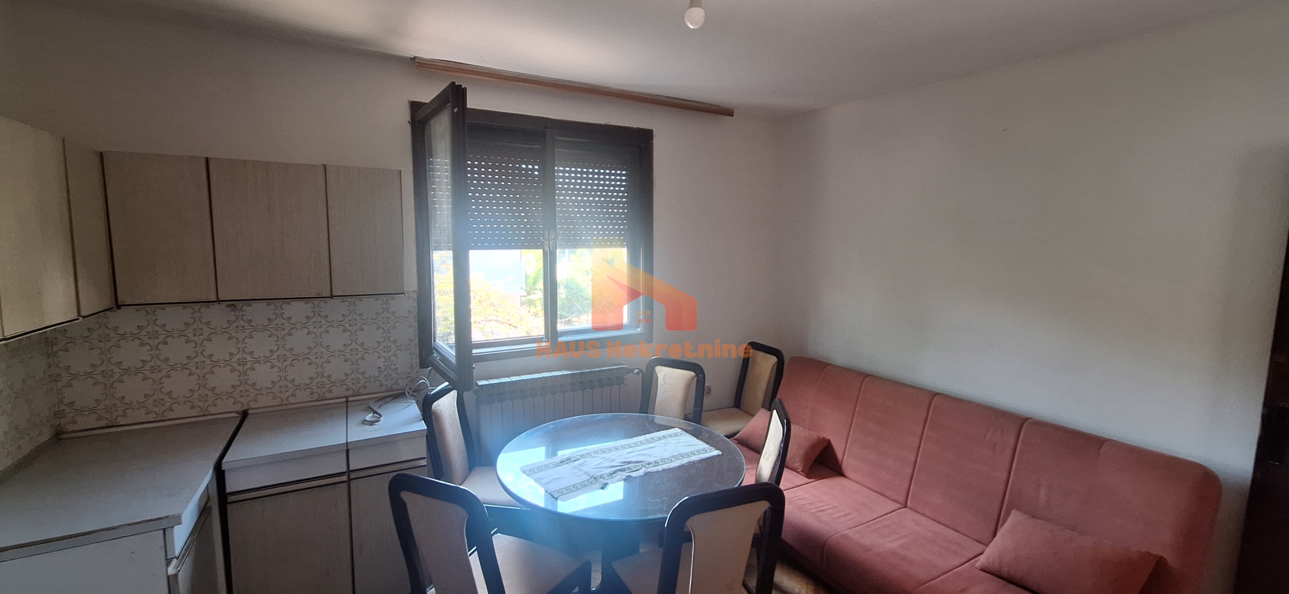 Kuća sa dvije stambene etaže – 160 m2 – Trn