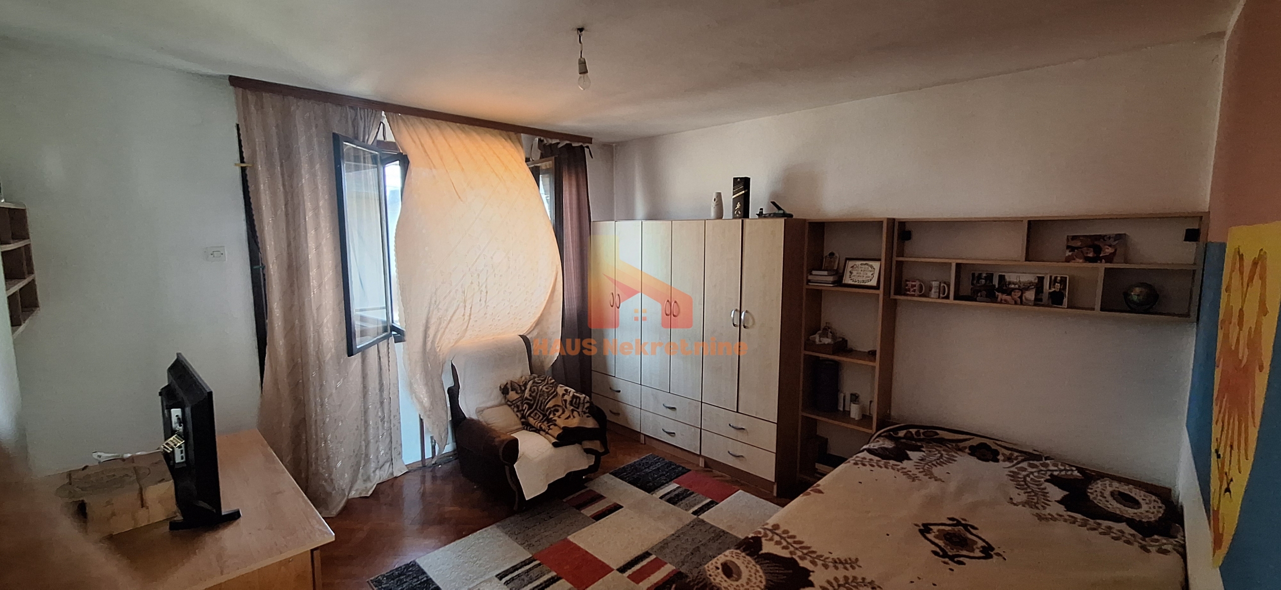 Kuća sa dvije stambene etaže – 160 m2 – Trn