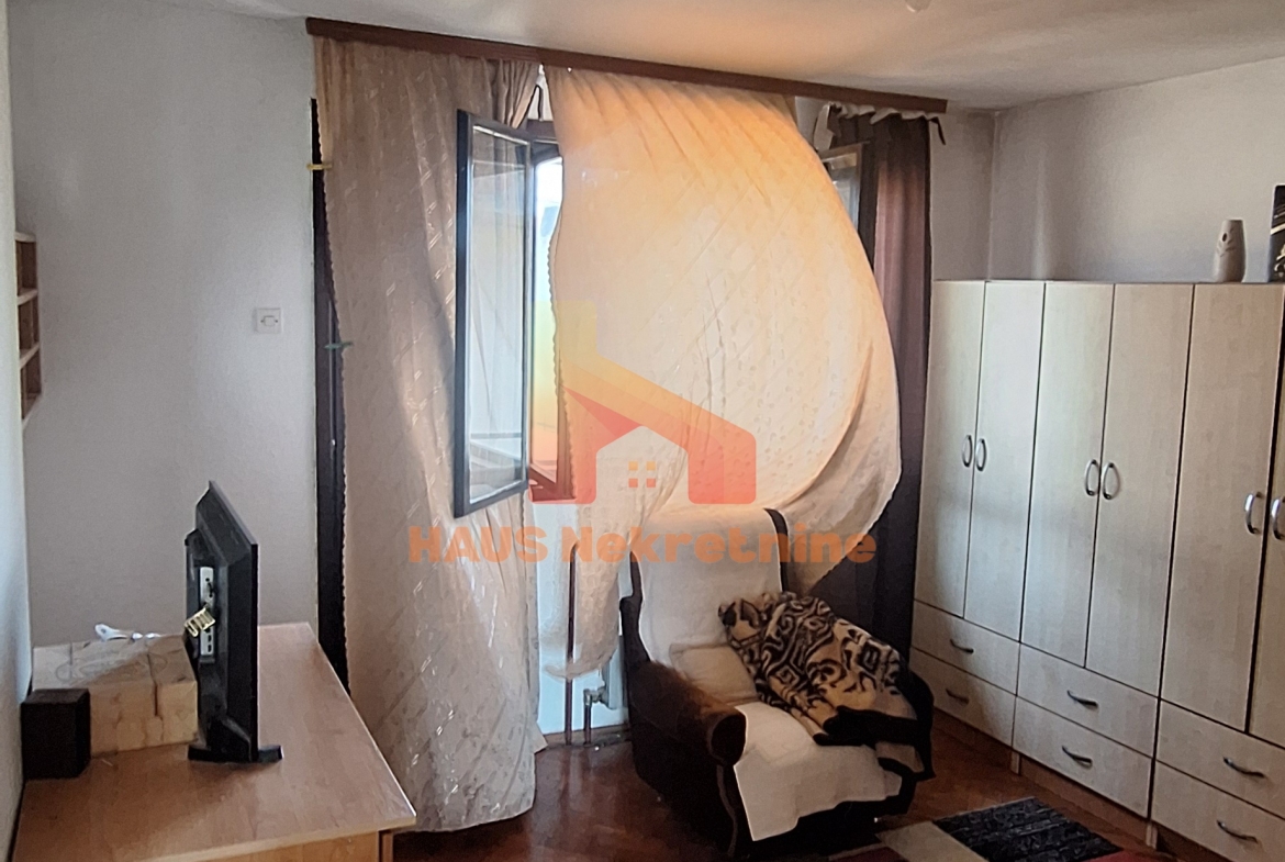 Kuća sa dvije stambene etaže – 160 m2 – Trn