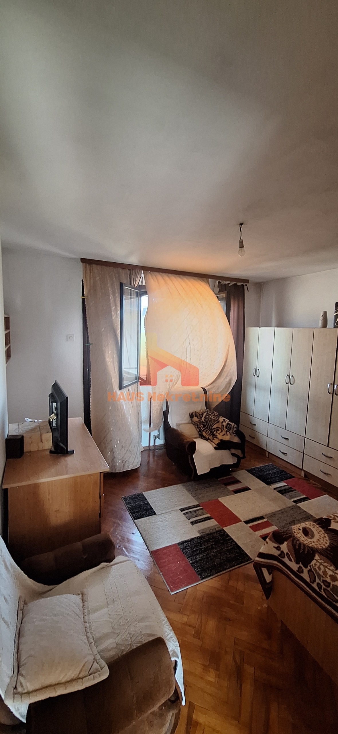 Kuća sa dvije stambene etaže – 160 m2 – Trn