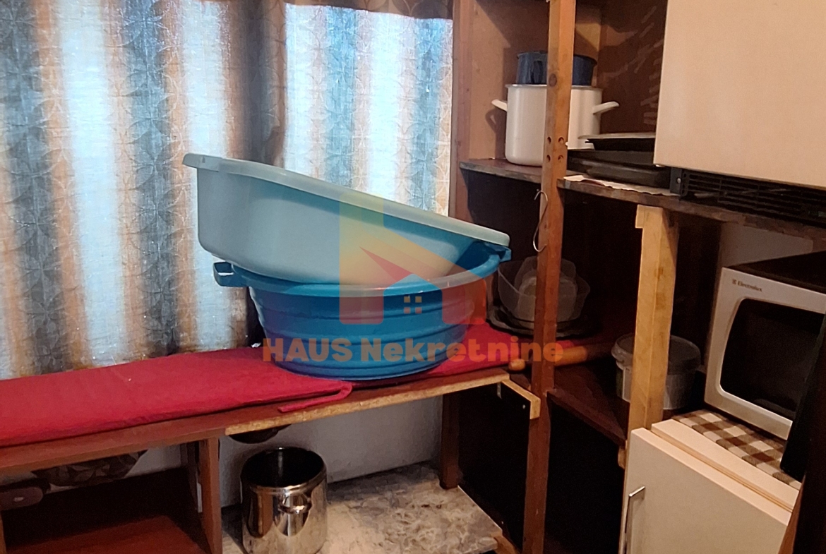 Kuća sa dvije stambene etaže – 160 m2 – Trn
