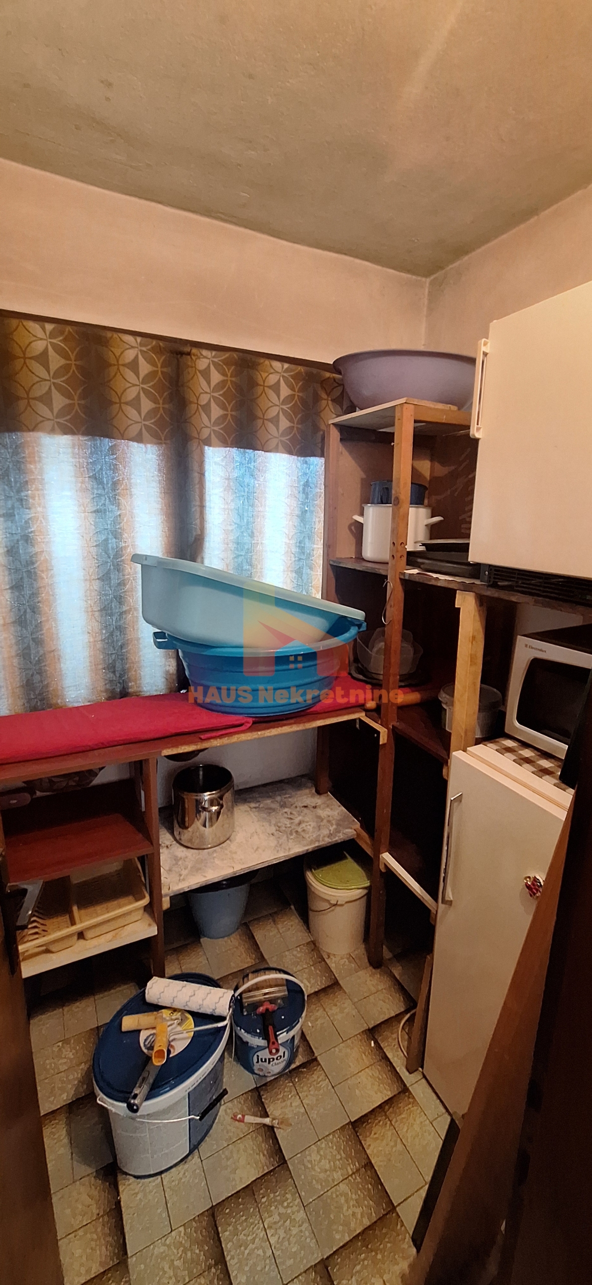 Kuća sa dvije stambene etaže – 160 m2 – Trn