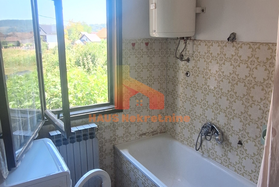 Kuća sa dvije stambene etaže – 160 m2 – Trn