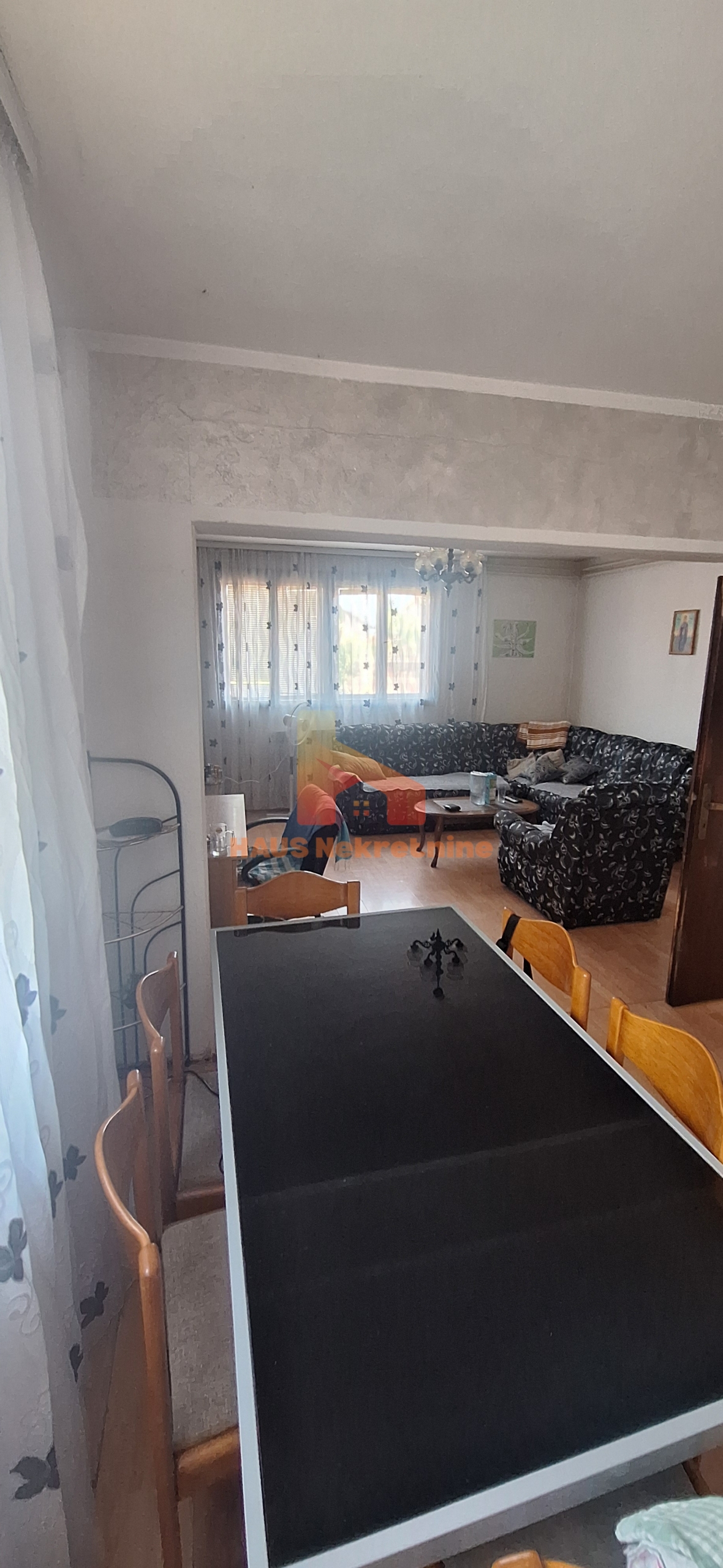 Kuća sa dvije stambene etaže – 160 m2 – Trn