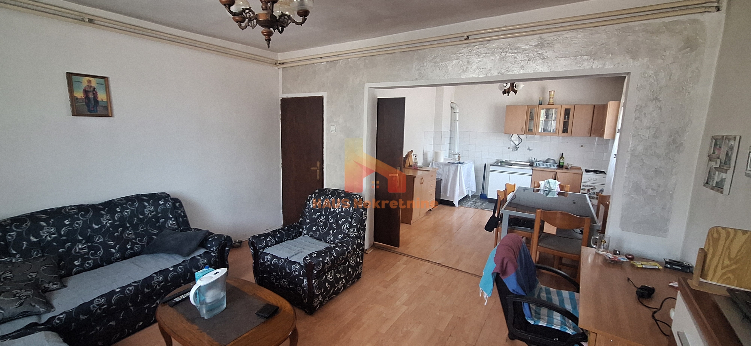 Kuća sa dvije stambene etaže – 160 m2 – Trn
