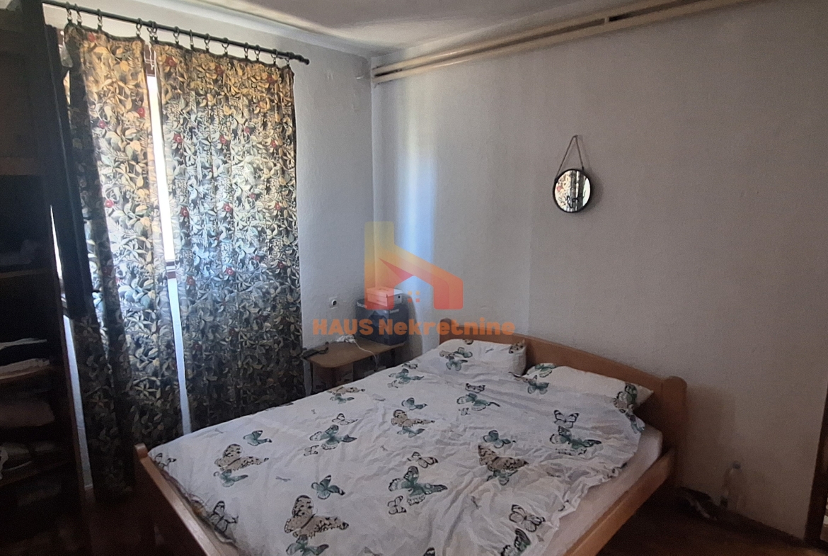 Kuća sa dvije stambene etaže – 160 m2 – Trn