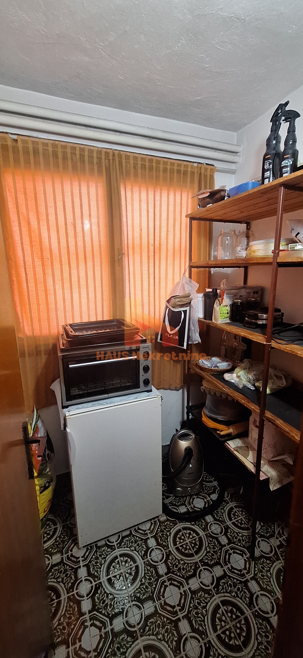 Kuća sa dvije stambene etaže – 160 m2 – Trn