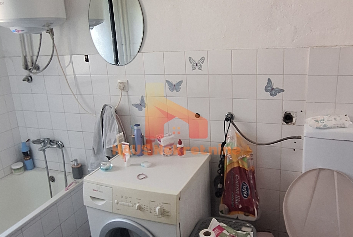 Kuća sa dvije stambene etaže – 160 m2 – Trn
