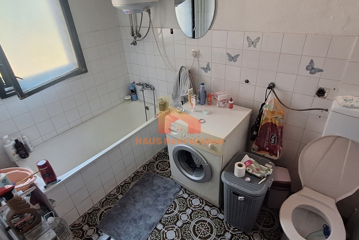 Kuća sa dvije stambene etaže – 160 m2 – Trn