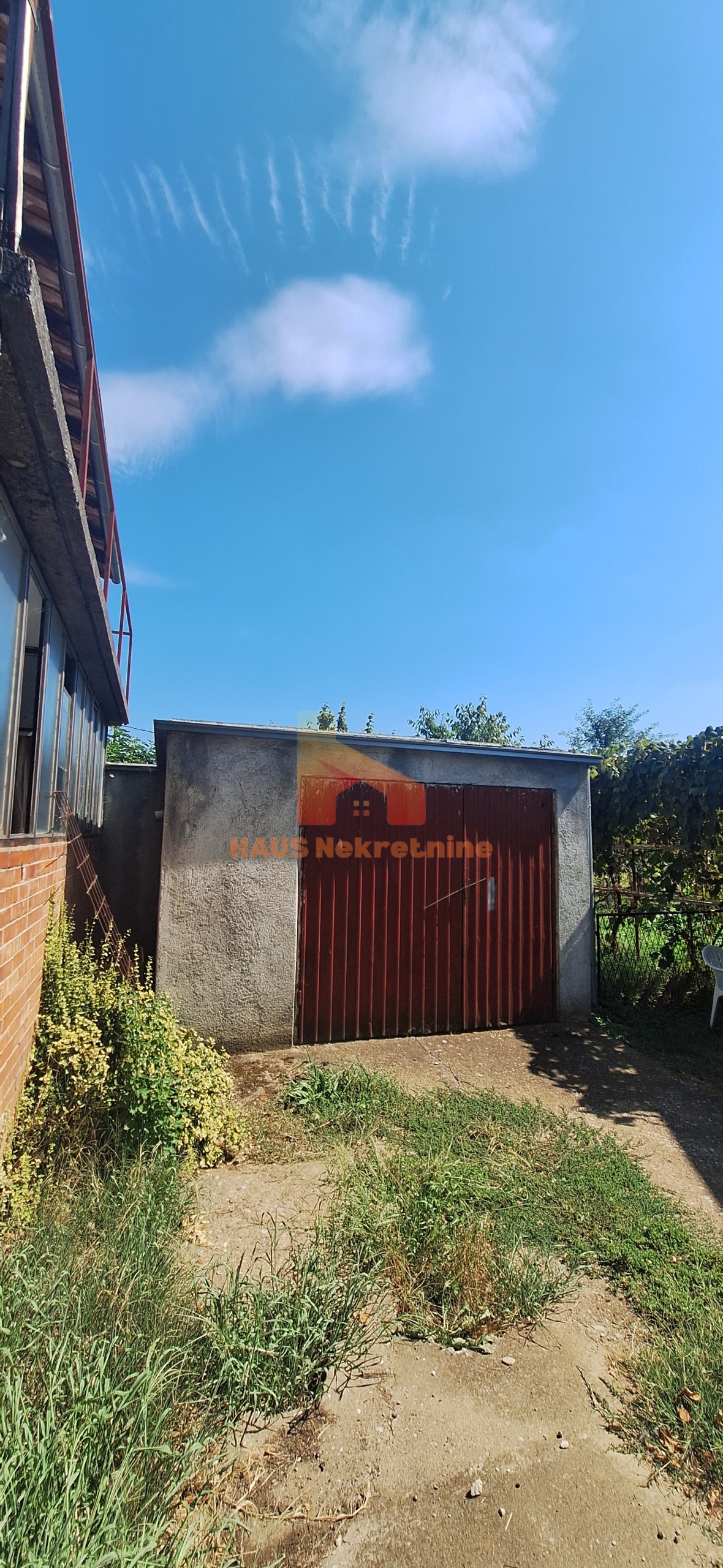 Kuća sa dvije stambene etaže – 160 m2 – Trn