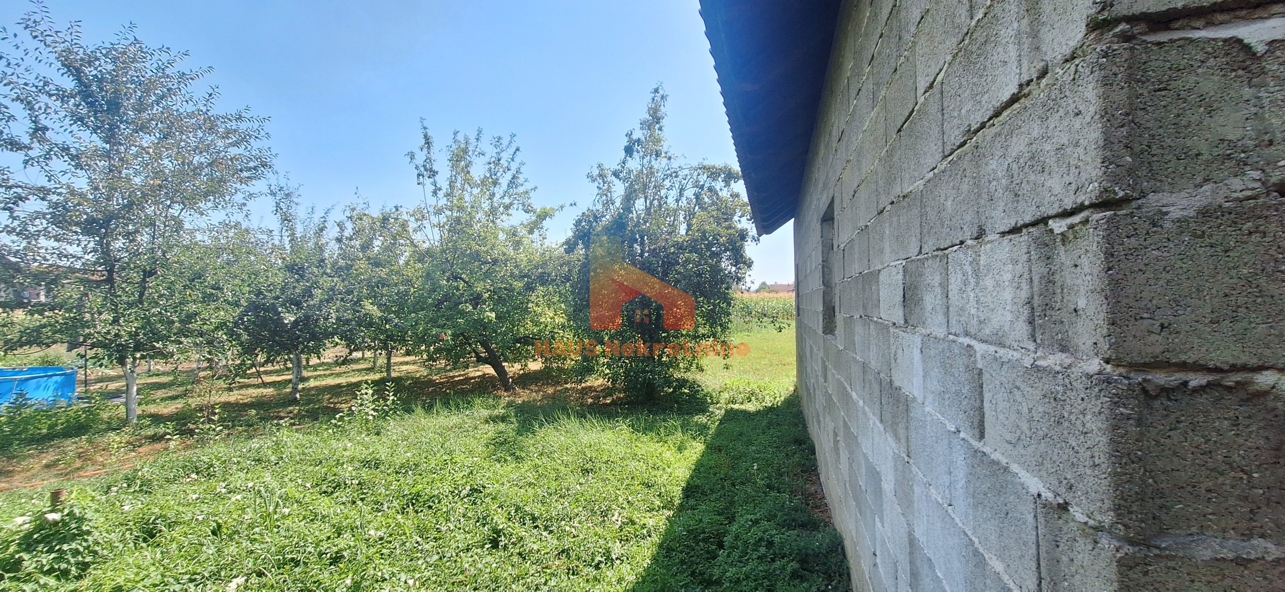 Kuća sa dvije stambene etaže – 160 m2 – Trn