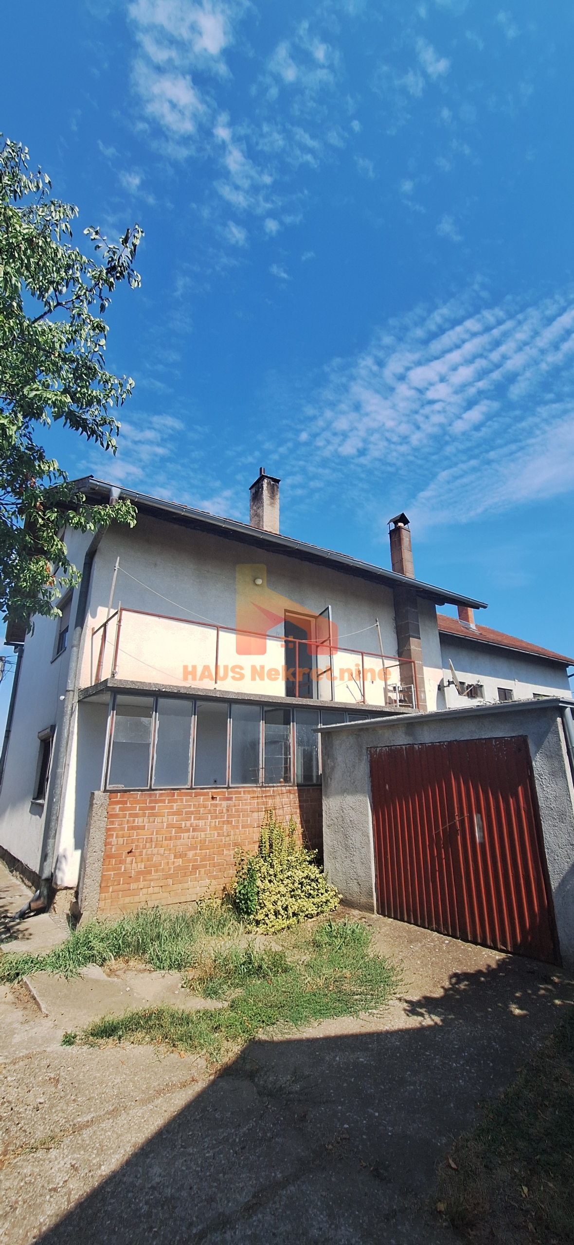 Kuća sa dvije stambene etaže – 160 m2 – Trn