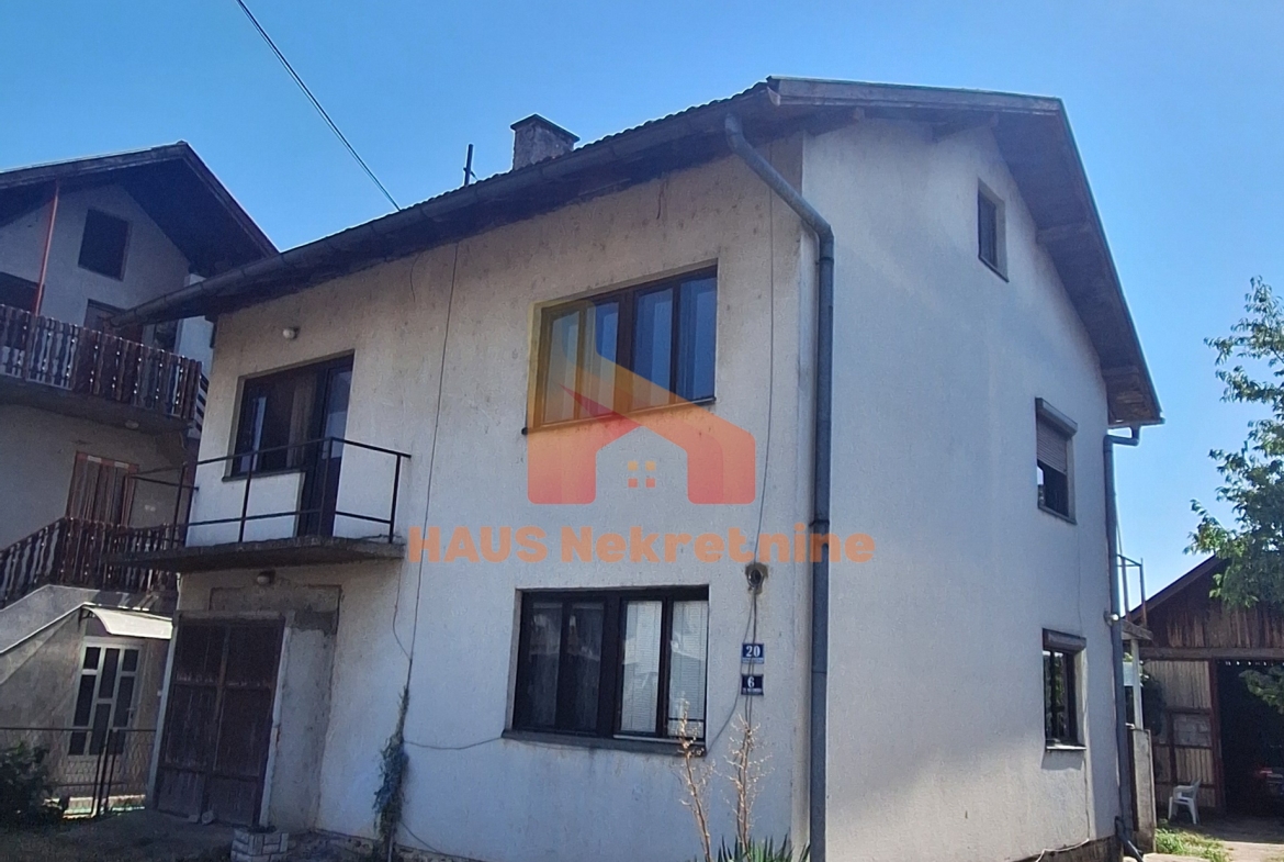 Kuća sa dvije stambene etaže – 160 m2 – Trn