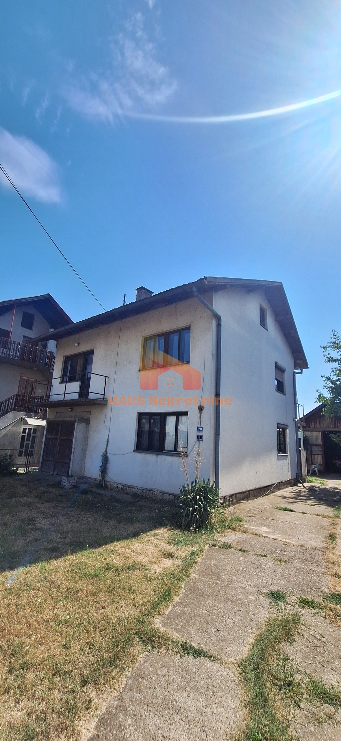 Kuća sa dvije stambene etaže – 160 m2 – Trn
