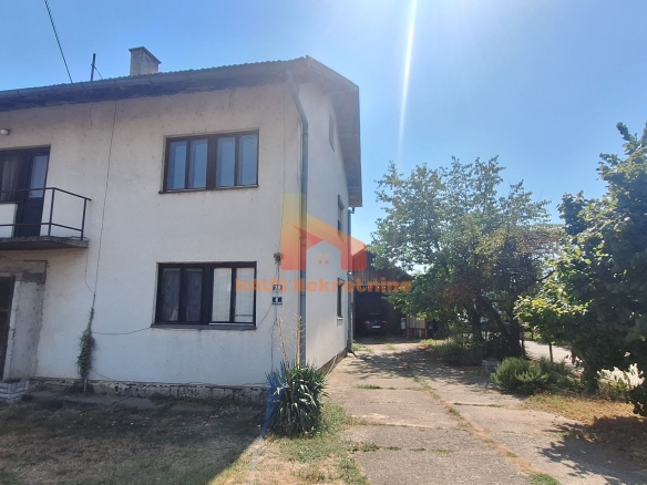 Kuća sa dvije stambene etaže – 160 m2 – Trn