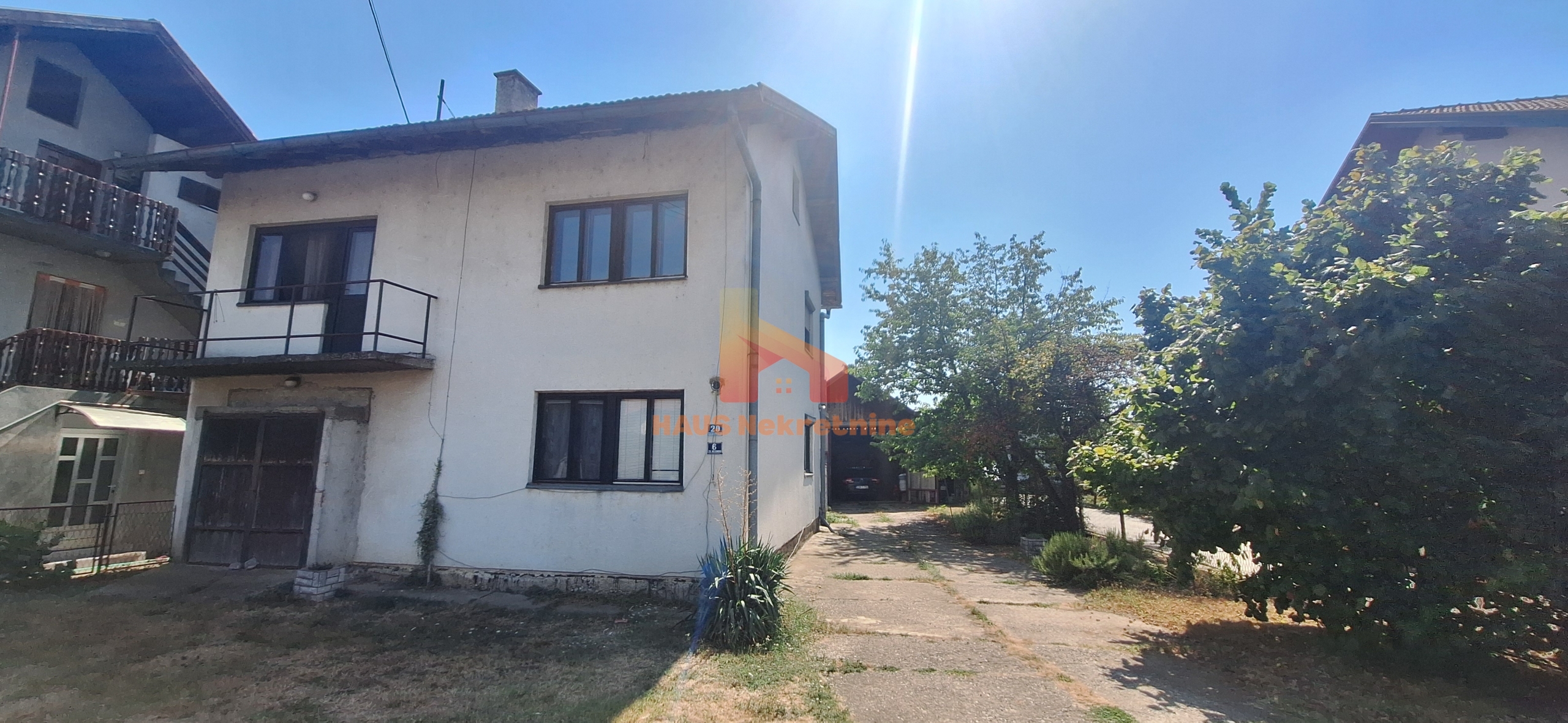 Kuća sa dvije stambene etaže – 160 m2 – Trn
