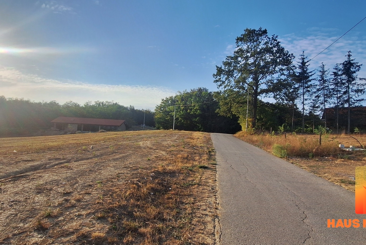 Građevinski plac sa infrastrukturom – 1.084 m2 – Dragočaj
