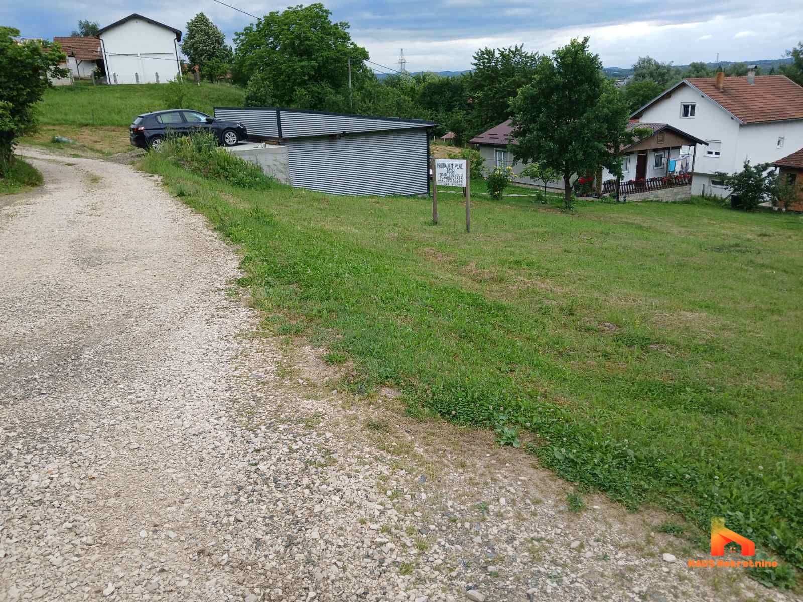 Građevinsko zemljište sa dozvolom i projektom – 850 m2 – PRIJEČANI