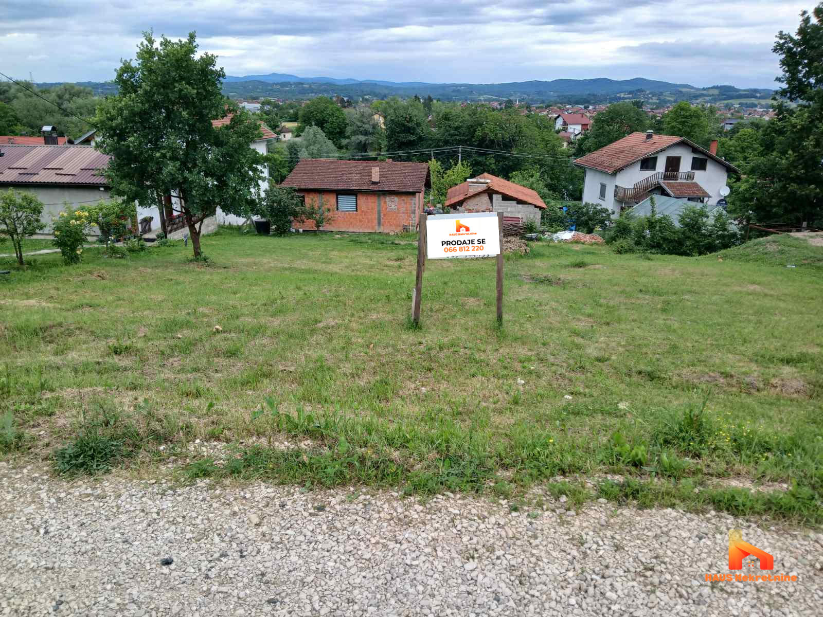 Građevinsko zemljište sa dozvolom i projektom – 850 m2 – PRIJEČANI