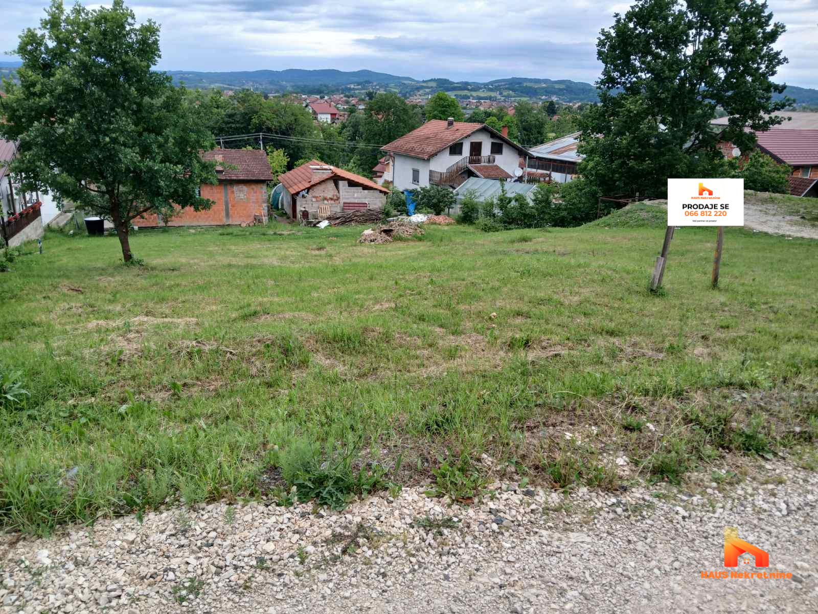 Građevinsko zemljište sa dozvolom i projektom – 850 m2 – PRIJEČANI