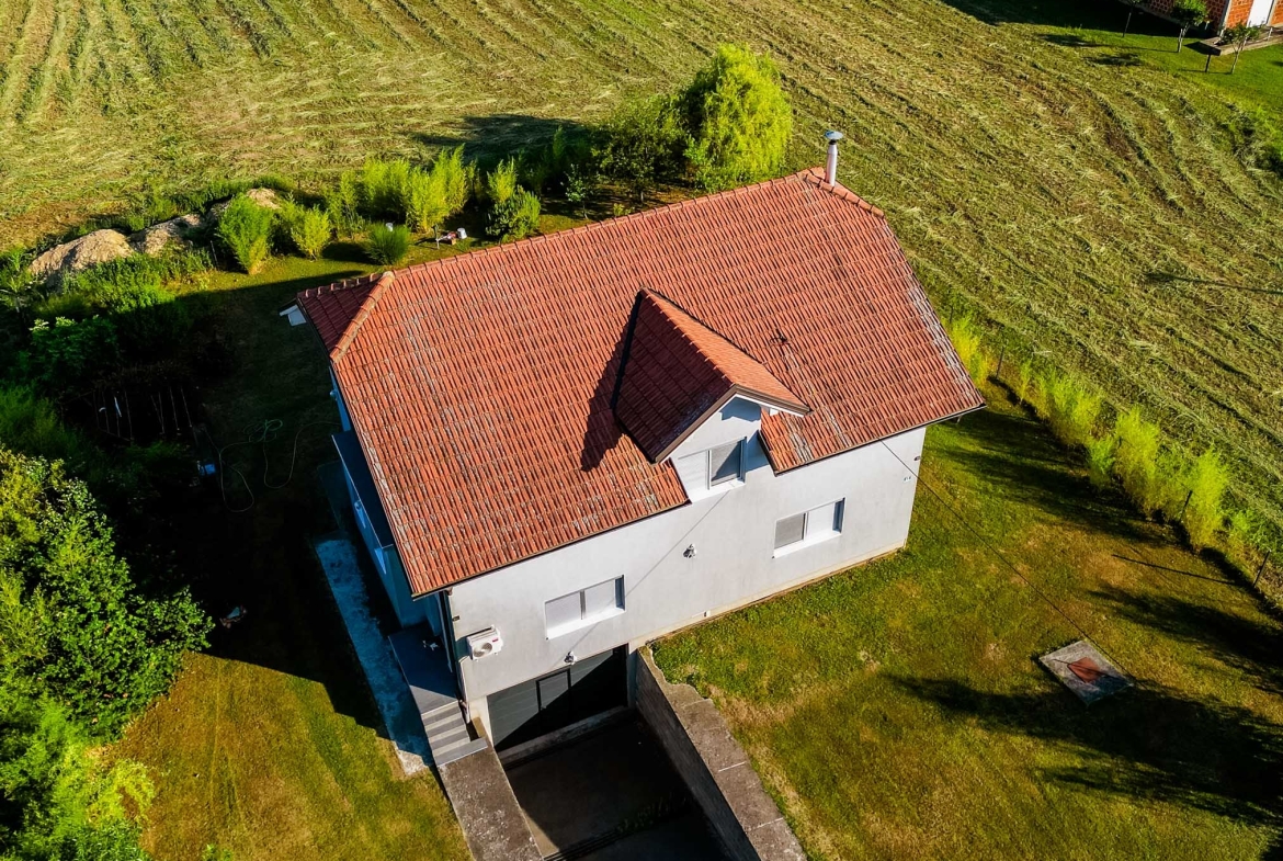 Porodična kuća sa uređenom okućnicom – 217 m2 – Laktaši
