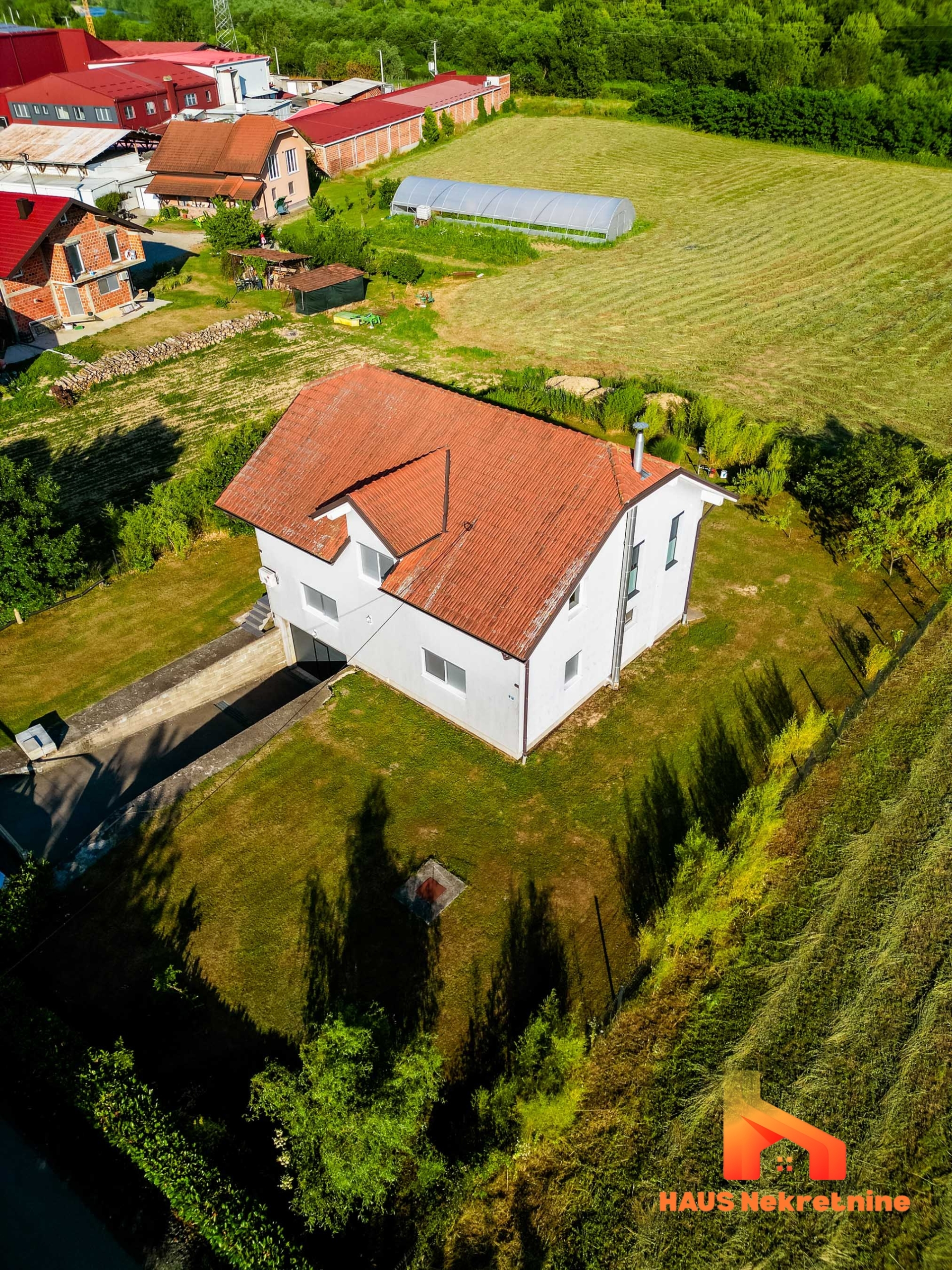 Porodična kuća sa uređenom okućnicom – 217 m2 – Laktaši