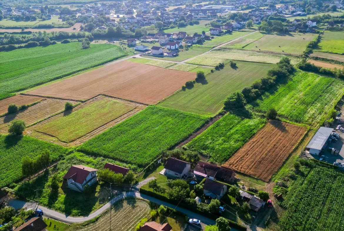 Porodična kuća sa uređenom okućnicom – 217 m2 – Laktaši