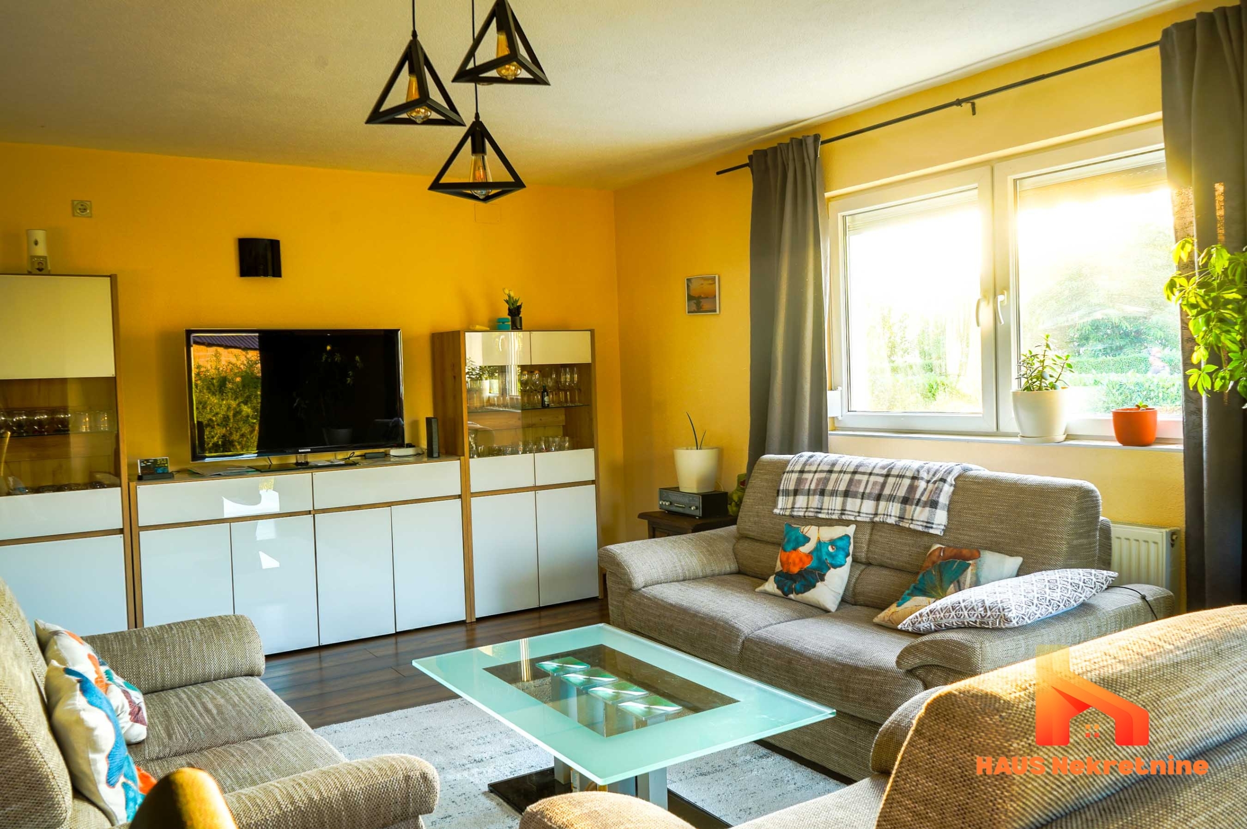 Porodična kuća sa uređenom okućnicom – 217 m2 – Laktaši
