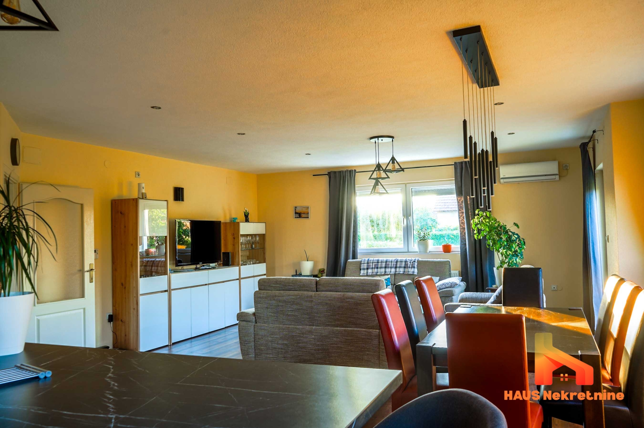 Porodična kuća sa uređenom okućnicom – 217 m2 – Laktaši