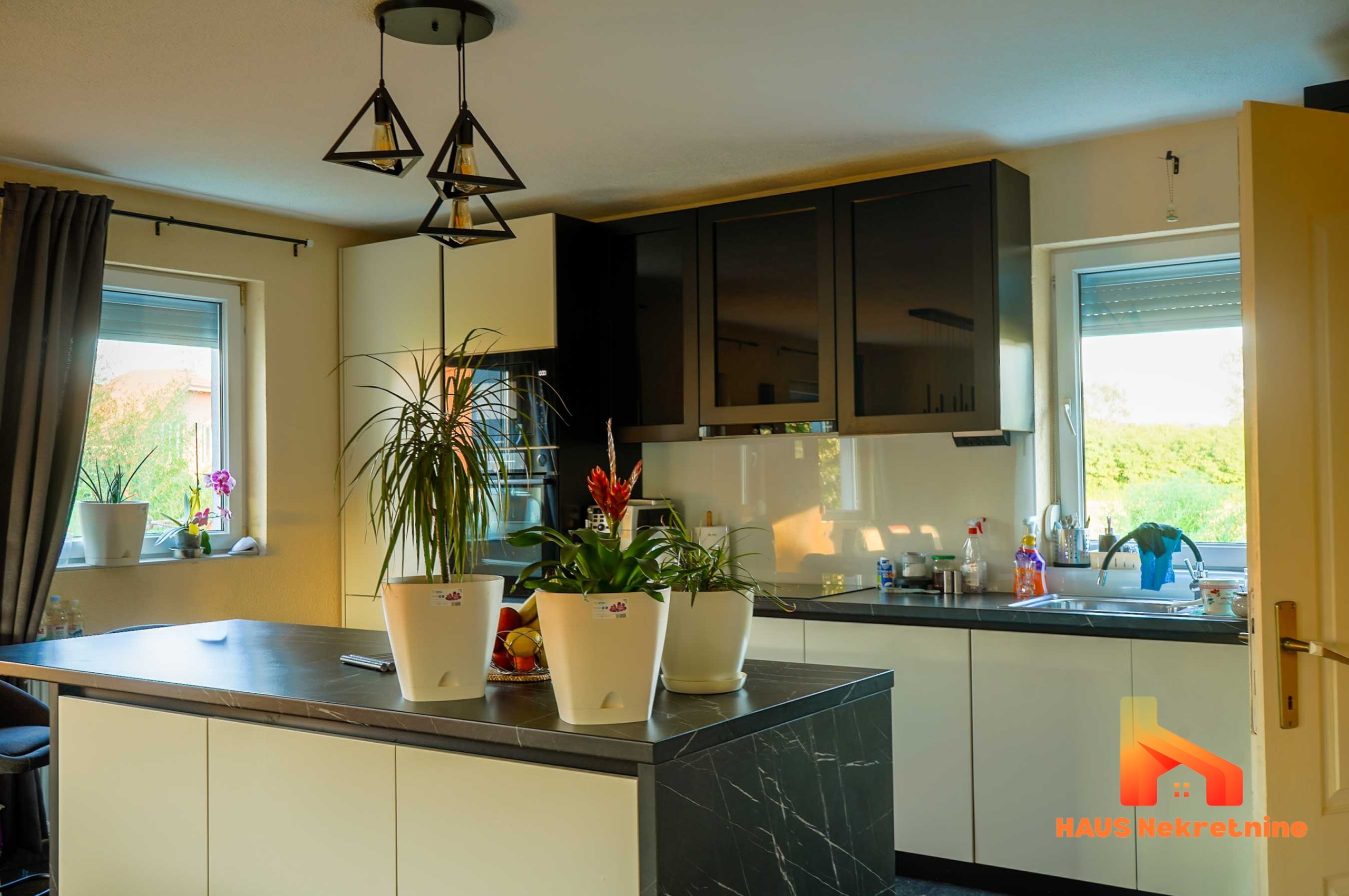 Porodična kuća sa uređenom okućnicom – 217 m2 – Laktaši