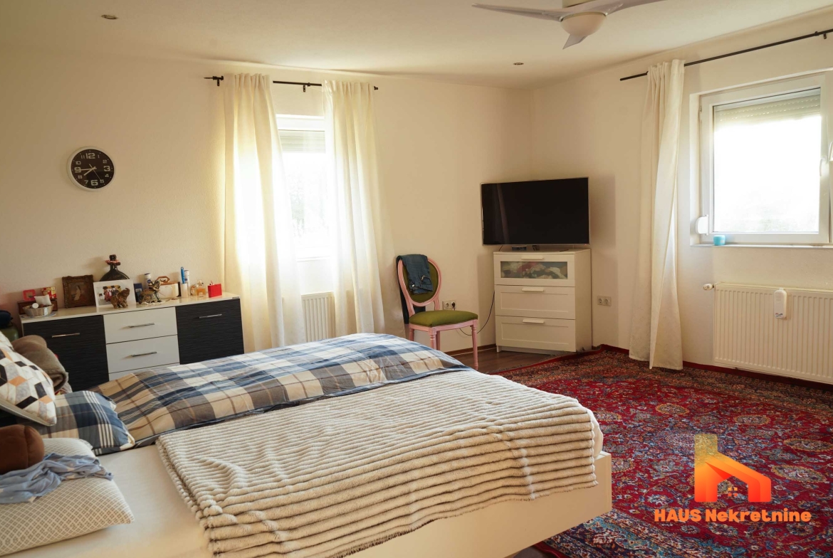 Porodična kuća sa uređenom okućnicom – 217 m2 – Laktaši
