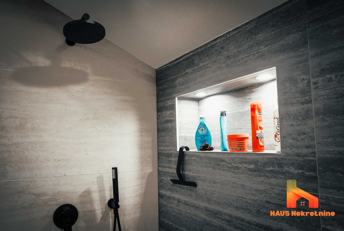 Porodična kuća sa uređenom okućnicom – 217 m2 – Laktaši